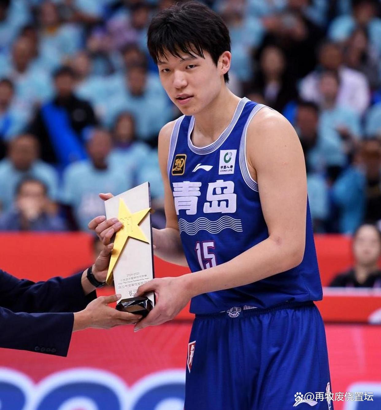 篮球选手刷新世界纪录，震撼全场