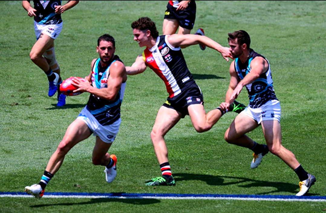 橄榄球总决赛即将打响，冠军归属成谜