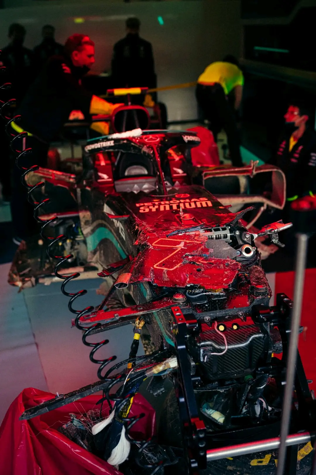 雷诺车队逆转威廉姆斯，拉塞尔带队取胜