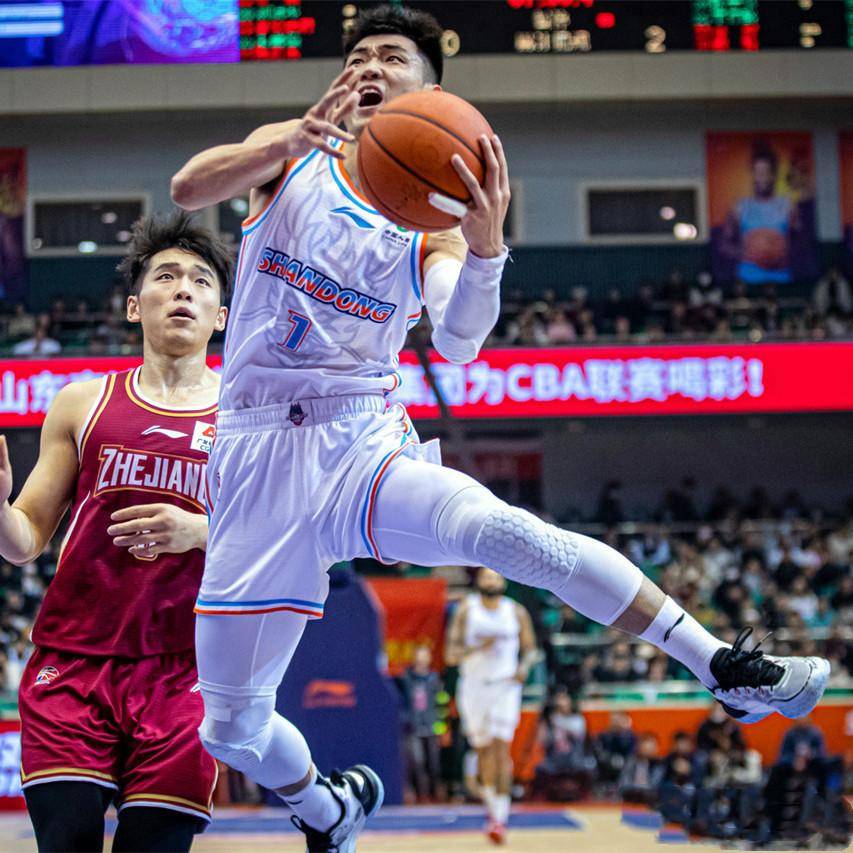 关于雄鹿险胜爵士，高诗岩高光表现的信息