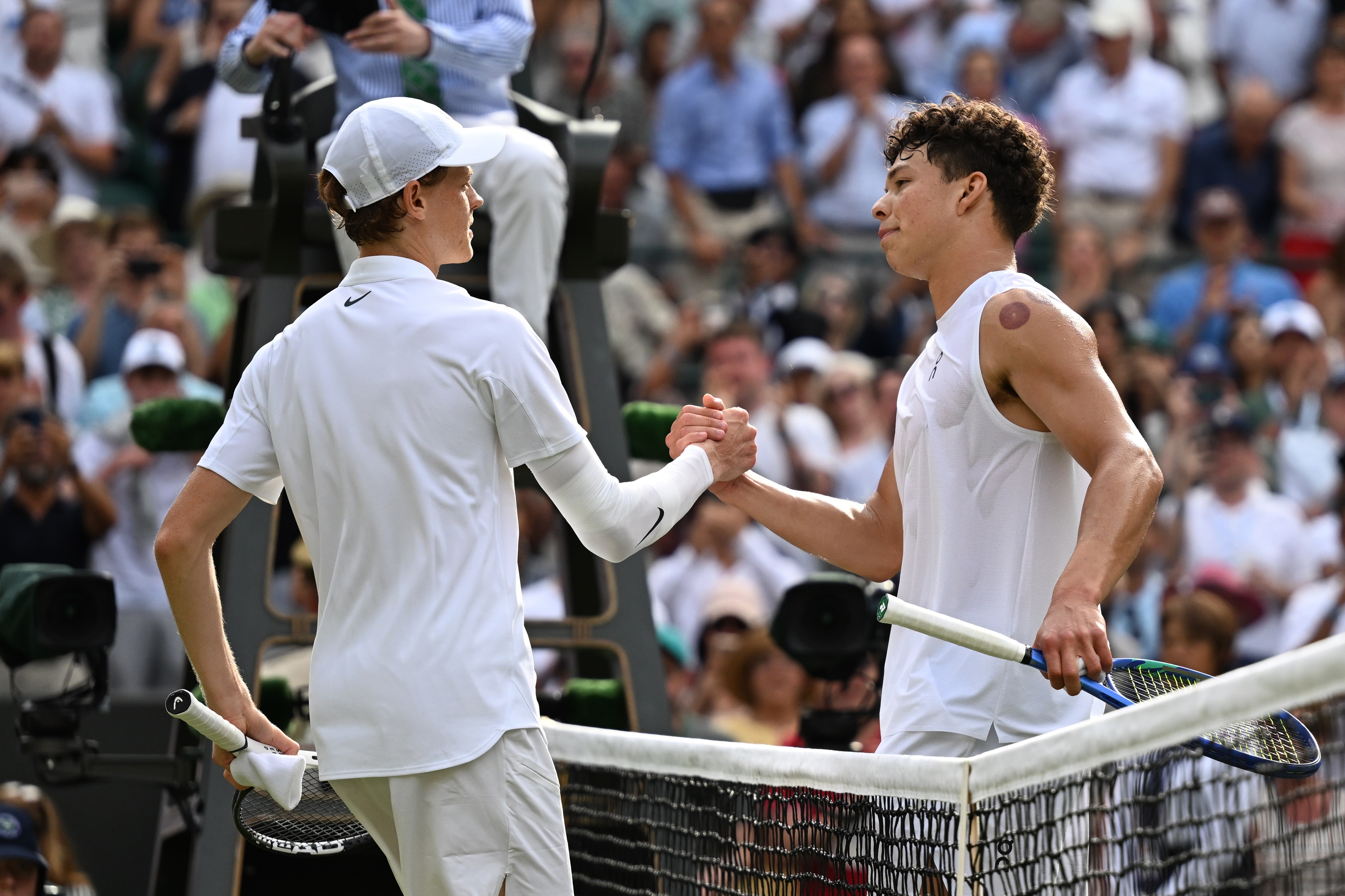 美网鏖战温网，辛纳带队取胜