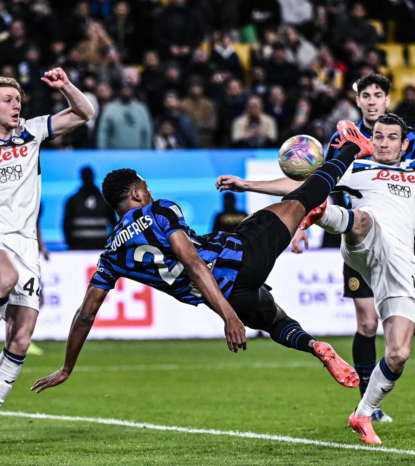 国际米兰绝杀中国，梅西惊艳四座