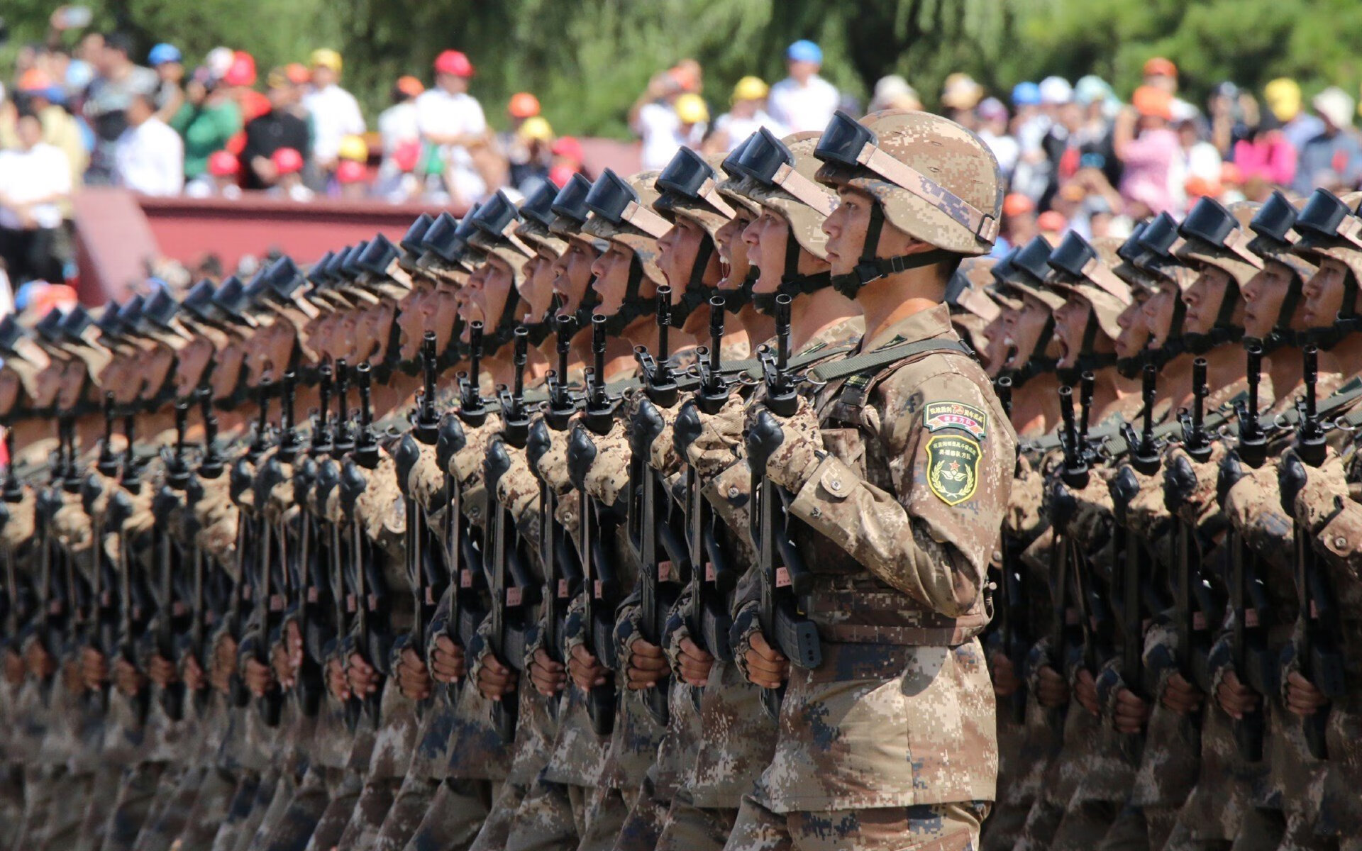 城市双城记,极速轨道与钢筋森林中的锁链对决